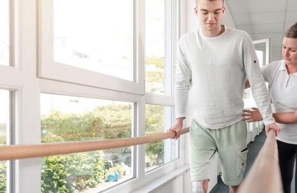 توانبخشی ضایعه نخاعی با آموزش راه رفتن